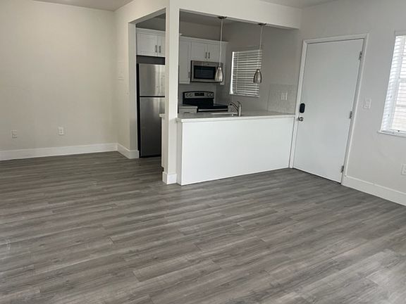 5th image of 215 Menores Ave APT 4