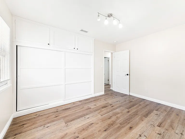 19413 Sturgess Dr — Photo 11