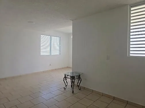 3 bed, 1.0 bath, 1300 sqft, $1,350 — Photo 3