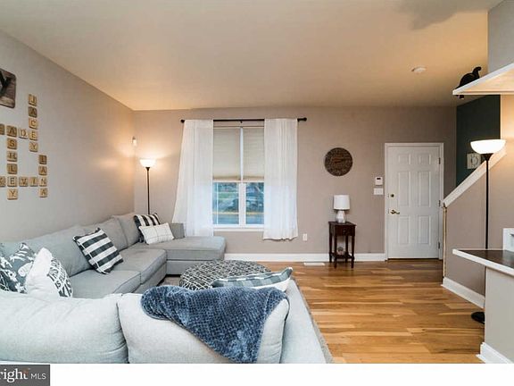 5th image of 1040 Merchant St