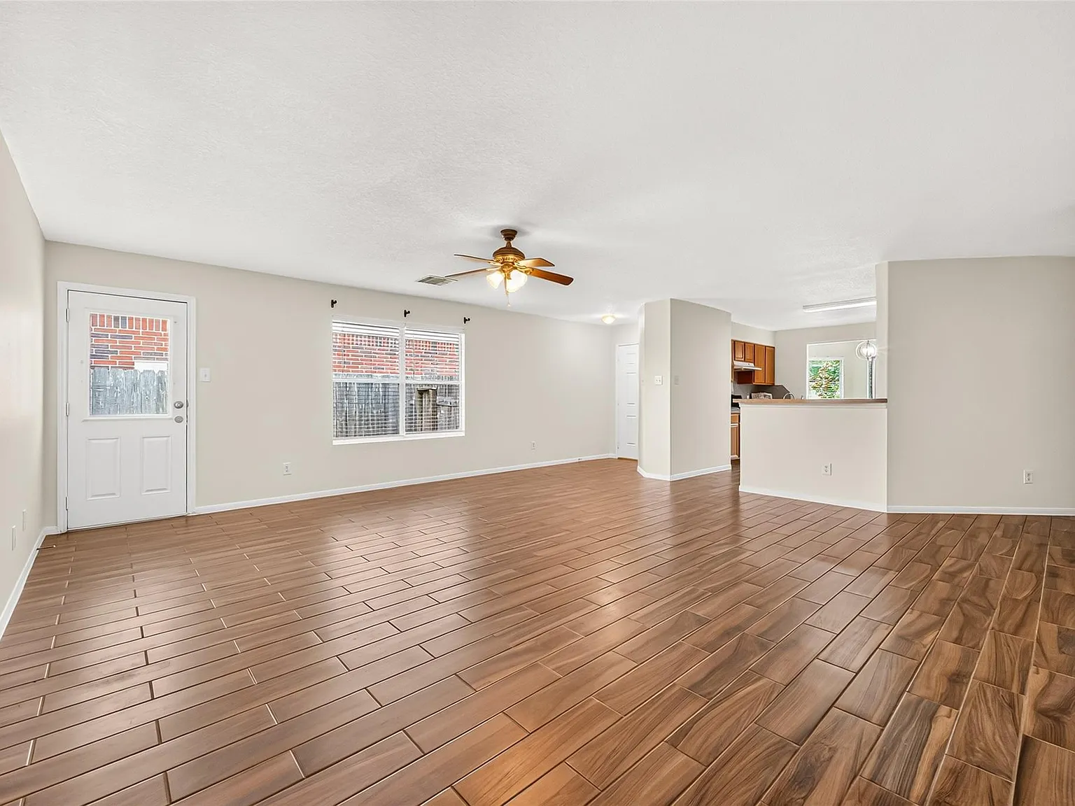 4 bed, 2.0 bath, 1700 sqft, $1,900 — Photo 4