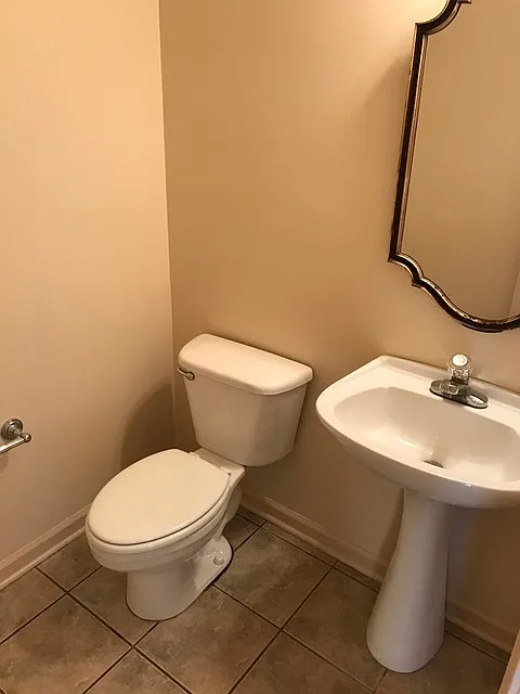Townhouse Behind Oxford Lake! 277 Ivy Place — Photo 3