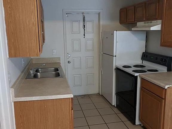 3rd image of 2340 Stella St