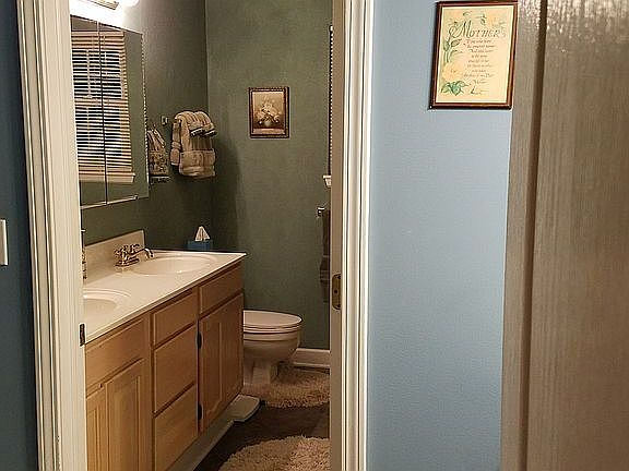 5th image of 960 Sweetflower Dr