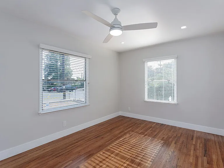 783 E Grand Ave — Photo 14