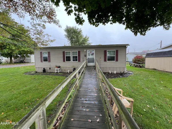 306 N Nicodemus St, Martinsburg, PA 16662