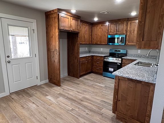 3rd image of 1113 Center Court Cir