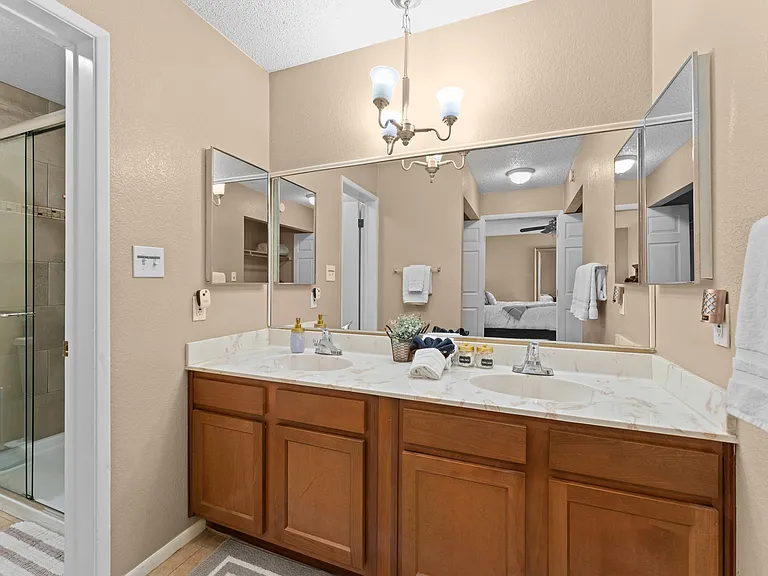 8742 W Meadowbrook Ave — Photo 17