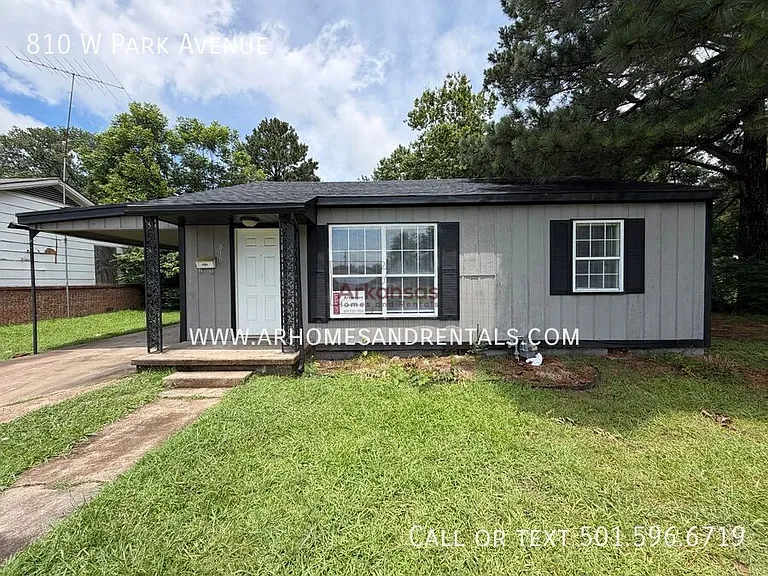 810 W Park Ave — Photo 1