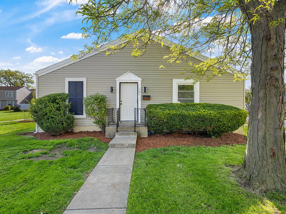 1st image of 121 Williamsburg Rd