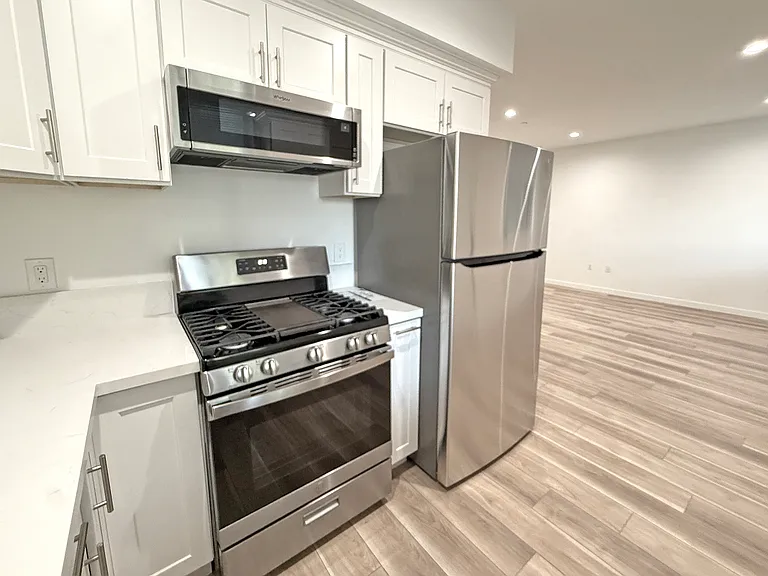 10934 Peach Grove St #201 — Photo 28