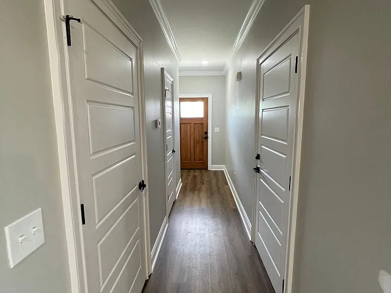 625 E 3rd St #11 — Photo 5