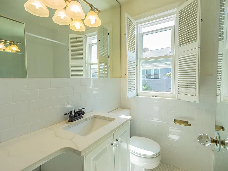 202 S Courthouse Rd — Photo 15