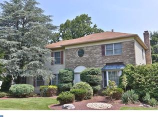 15 Roy Ln, Huntingdon Valley, PA 19006