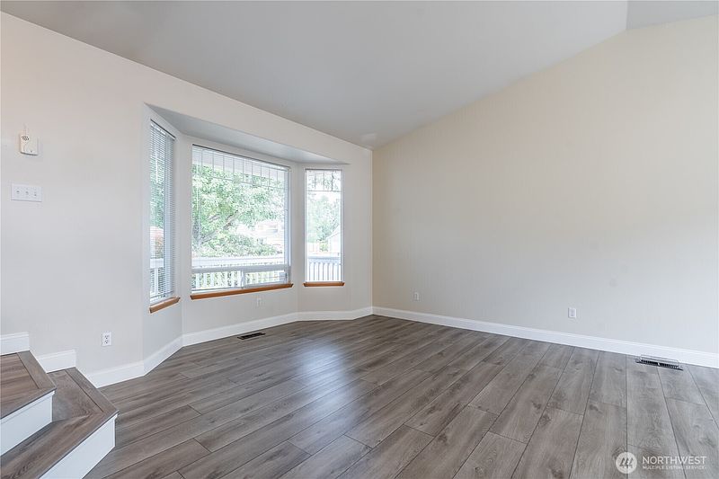 5th image of 13208 162nd Street Ct E