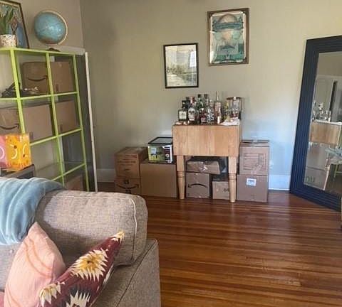 3rd image of 95 W Archer Pl