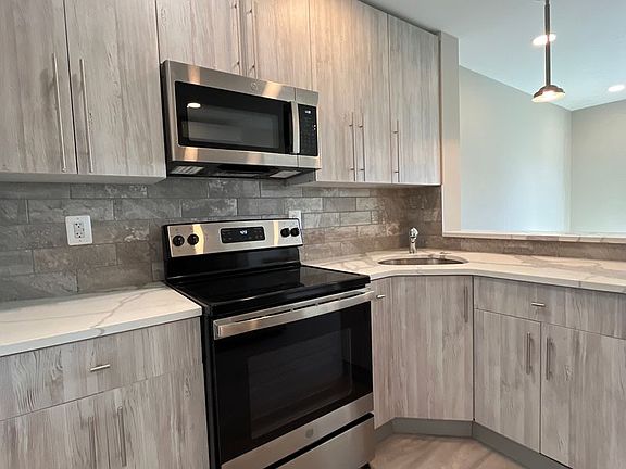 2nd image of 101 S Victoria Ave #D2