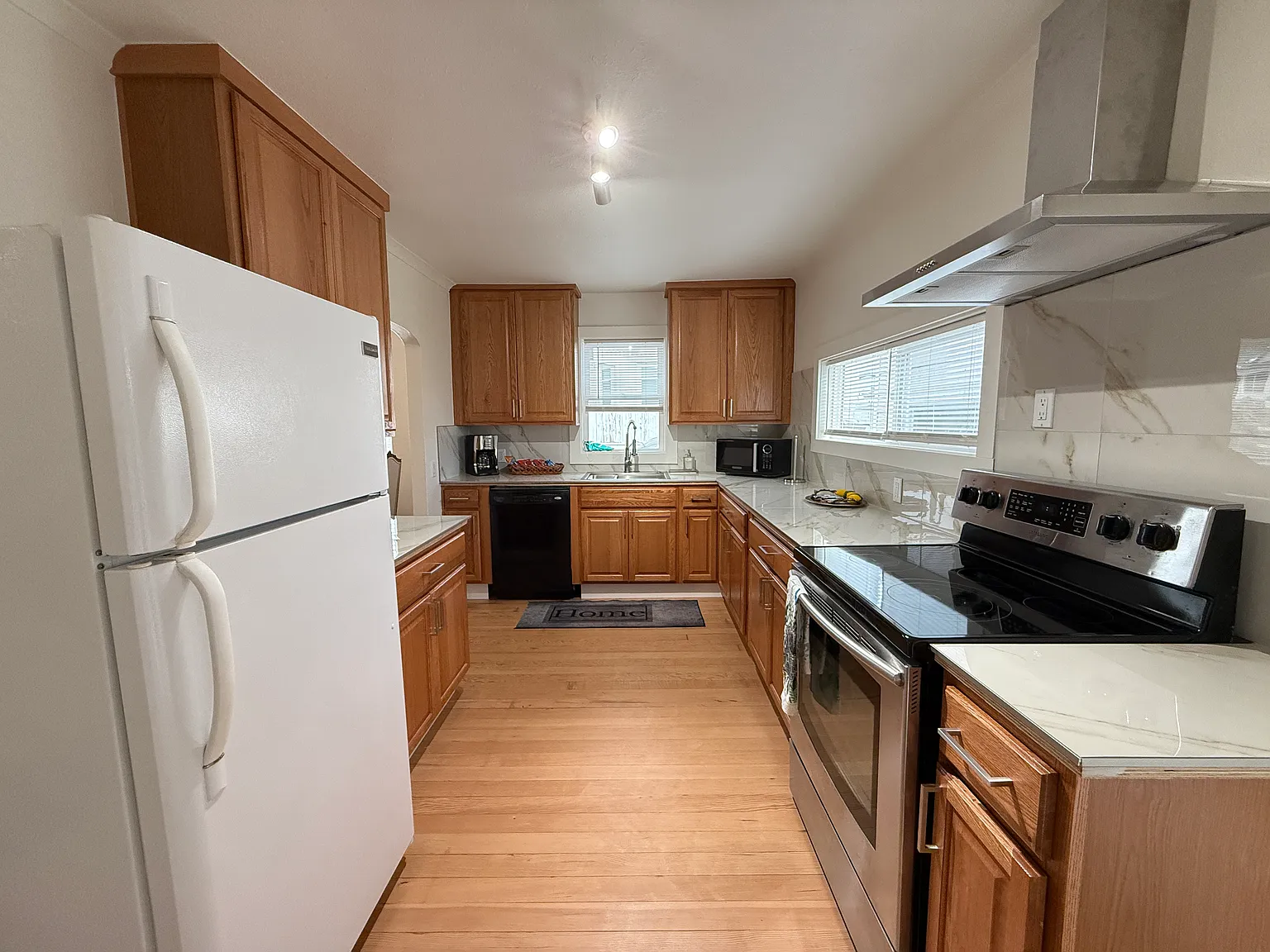 2 bed, 984 sqft, $2,400 — Photo 1