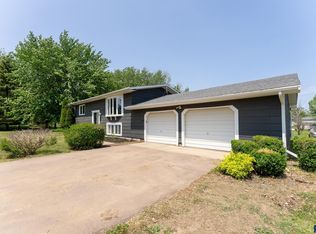 46494 Inca Dr, Hartford, SD 57033
