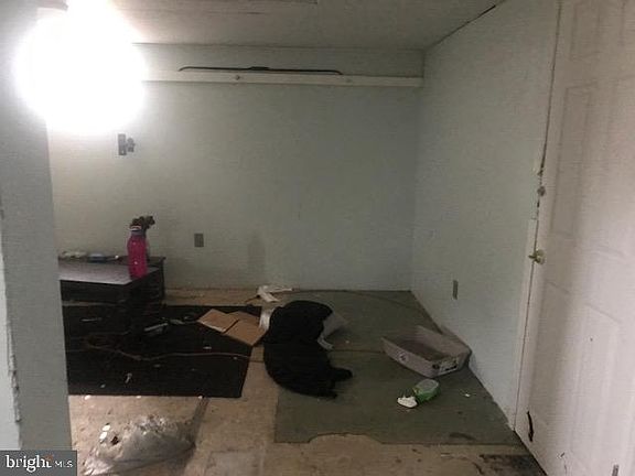4th image of 2607 Arlington Ave
