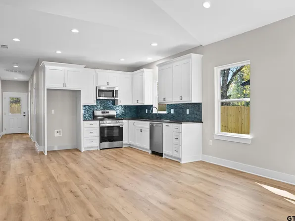 100 Wilson St, Arp, TX 75750