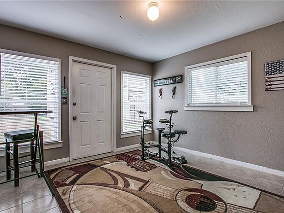 3rd image of 1912 Buckeye Dr