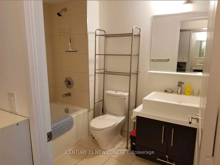 1080 Bay St #903 — Photo 5