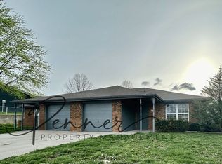 401 N Austin St APT B, Oak Grove, MO 64075