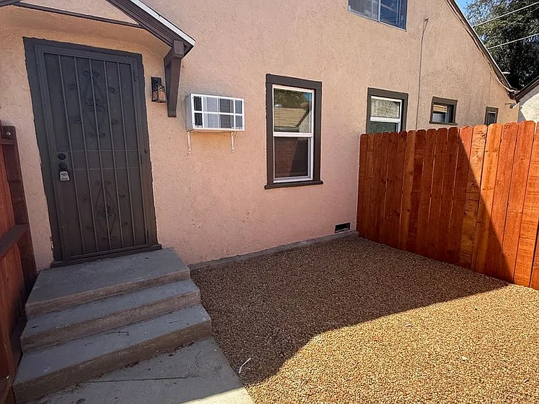 2025 Addison Way — Photo 2