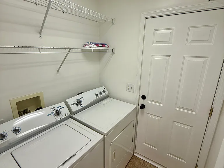 405 Whispering Ln — Photo 11