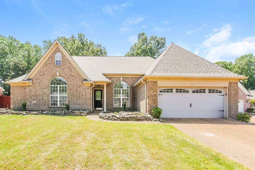 3 bed, 2.0 bath, 1856 sqft, $2,930 — Photo 1
