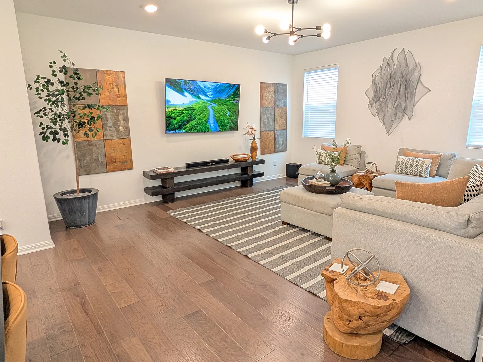 2020 Blue River Dr — Photo 3