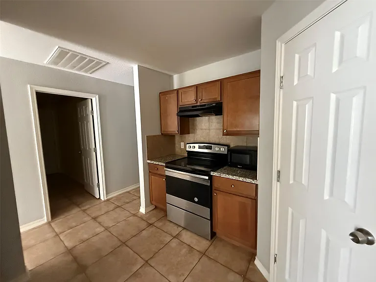311 Kansas St — Photo 3