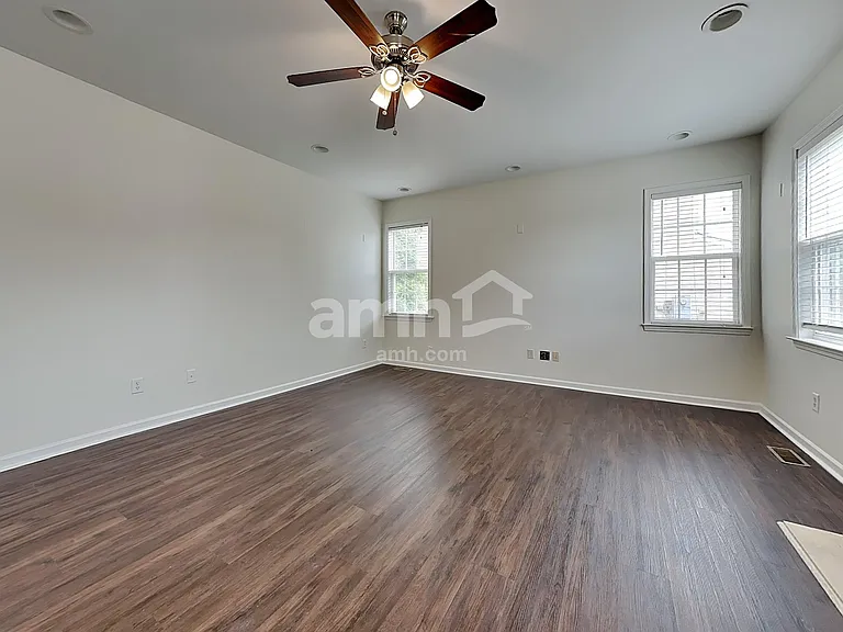 121 Hampton Lake Dr — Photo 5