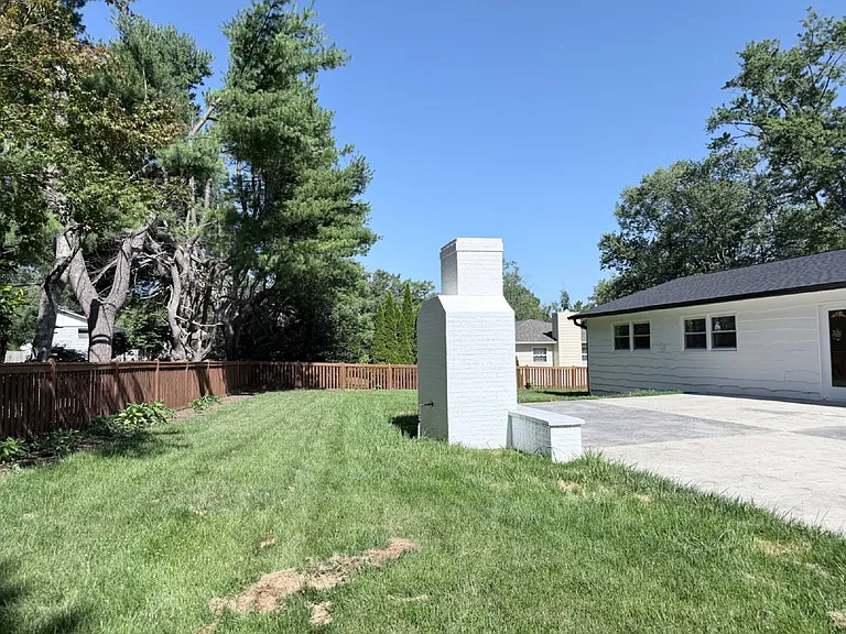 18 Carjen Ave — Photo 85