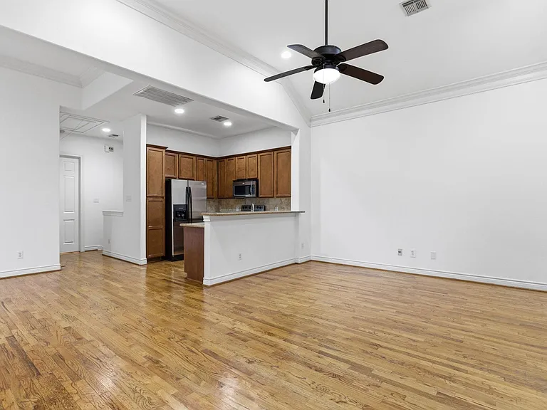 1303 Sherwood Point Ln — Photo 13