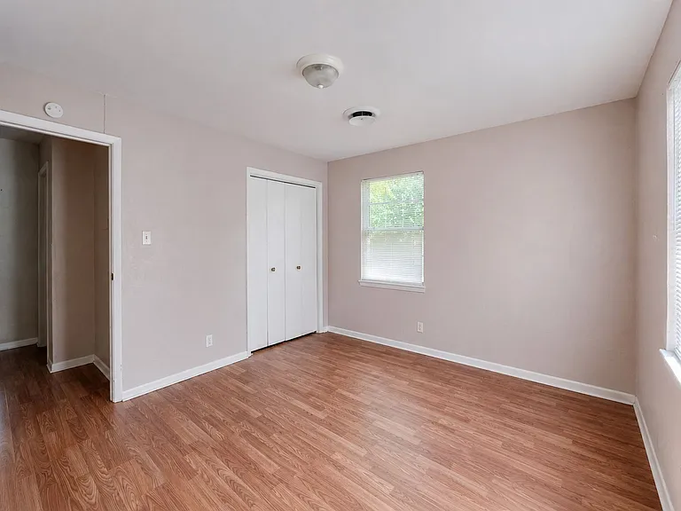 1204 Connell Dr — Photo 8