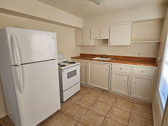 5th image of 323 Chestnut Ave #E