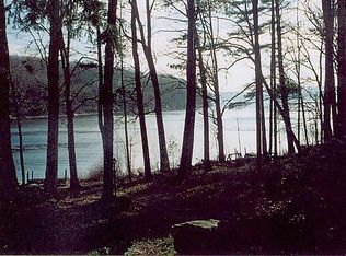 14 Pine Beach Rd, Lakeville, PA 18438