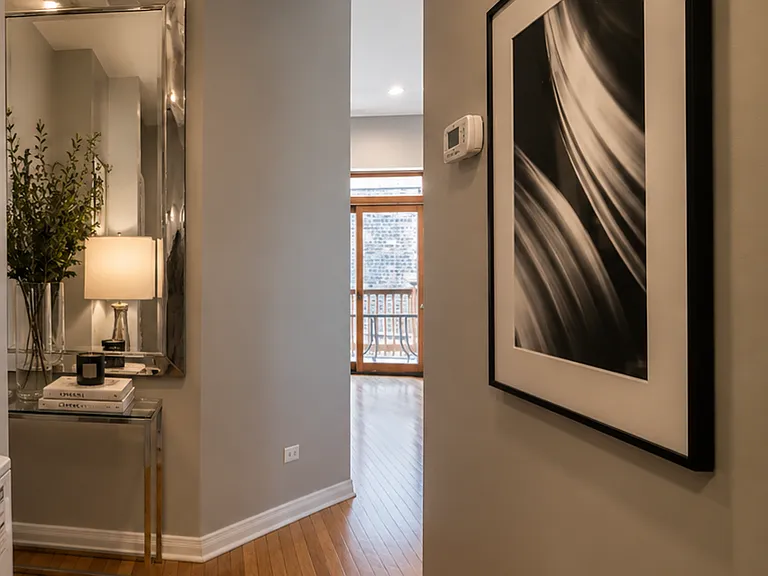 1142 W Grand Ave #4 — Photo 5