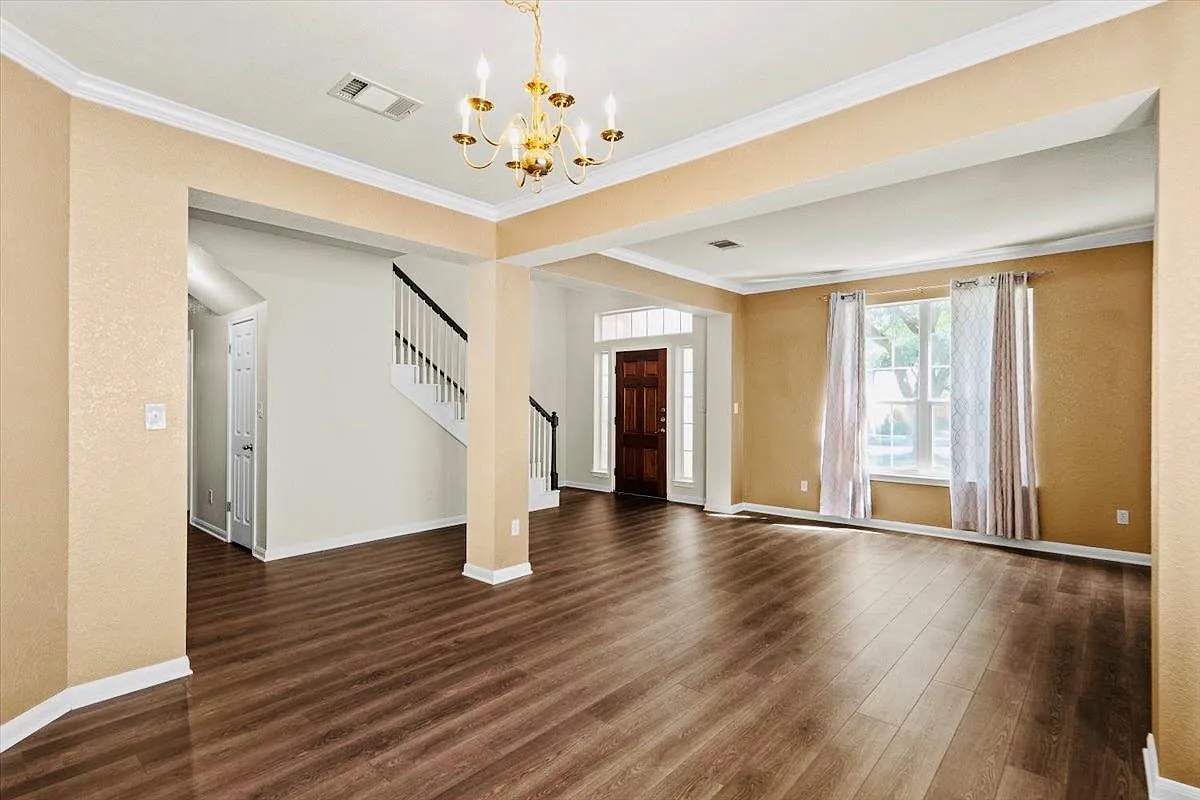 4 bed, 3.0 bath, 2817 sqft, $2,950 — Photo 2