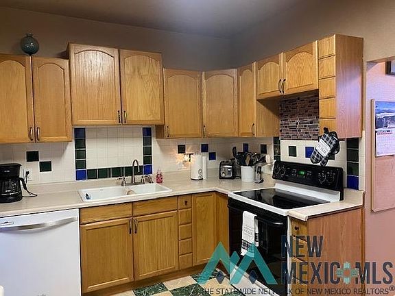 3rd image of 440 Galisteo Ave