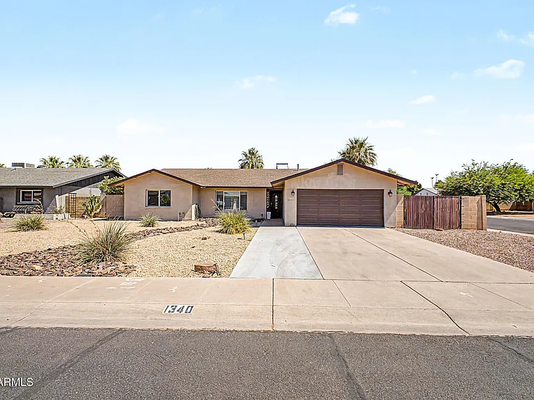 1340 E Donner Dr — Photo 1
