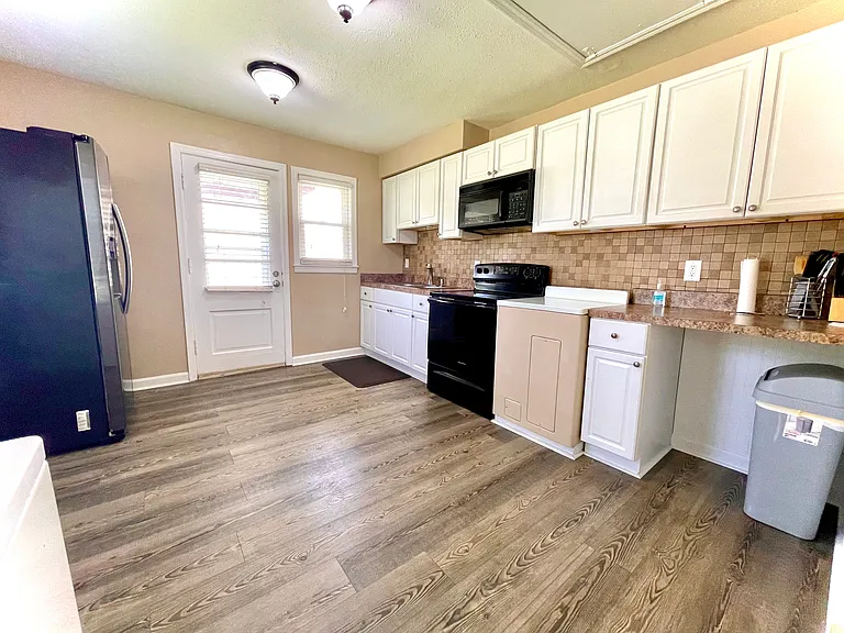1046 Seelbach Ave — Photo 9