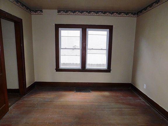 5th image of 221 Ogden St