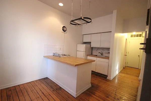 Rented by Nooklyn NYC LLC | media 27