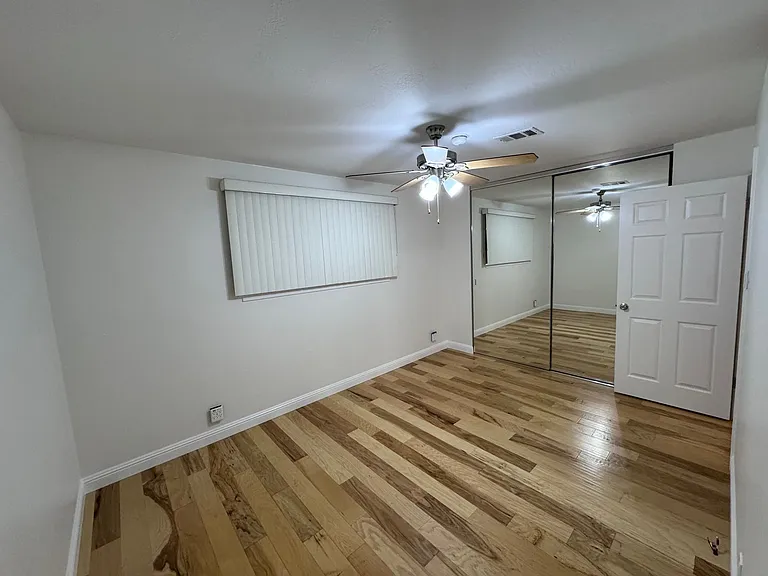 4642 Hampshire Way — Photo 7