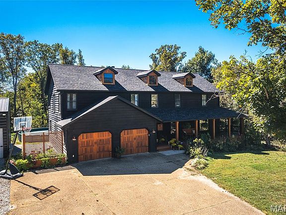 3rd image of 18 Garrison Ln