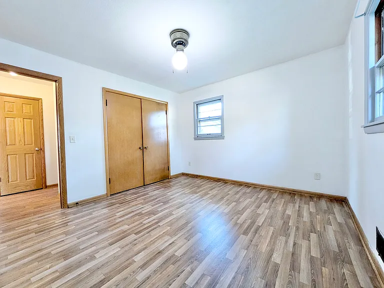 4227 Xenia Ave N — Photo 4