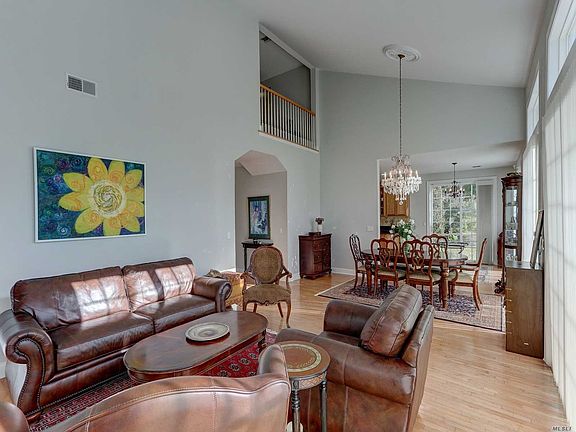 5th image of 315 Portofino Pl